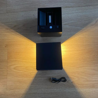 Aplique De Pared Cubo Bidireccional Recargable Luz Amarilla